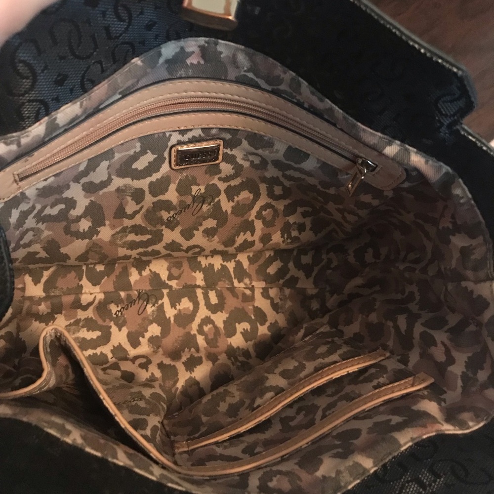 GUESS PURSE - Picture 6 of 6